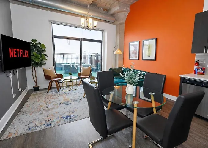 Spacious 2br On Michigan Ave With Private Patio, Optional Parking & Gym Near Mccormick Convention Center, Soldier Field And Grant Park * Chicago