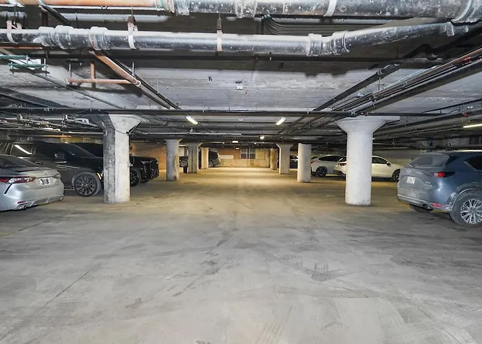 Spacious 2br On Michigan Ave With Private Patio, Optional Parking & Gym Near Mccormick Convention Center, Soldier Field And Grant Park
