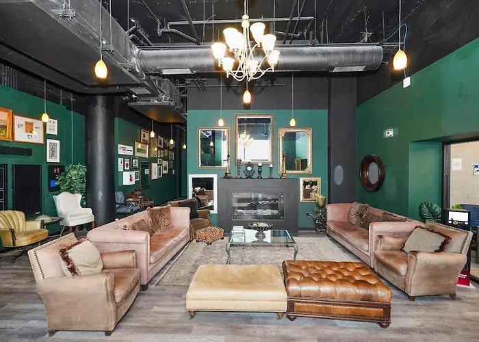 Spacious 2br On Michigan Ave With Private Patio, Optional Parking & Gym Near Mccormick Convention Center, Soldier Field And Grant Park Apartment