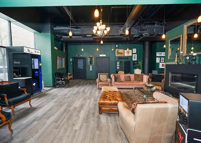 Apartment Spacious 2br On Michigan Ave With Private Patio, Optional Parking & Gym Near Mccormick Convention Center, Soldier Field And Grant Park Chicago