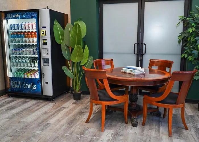 Spacious 2br On Michigan Ave With Private Patio, Optional Parking & Gym Near Mccormick Convention Center, Soldier Field And Grant Park