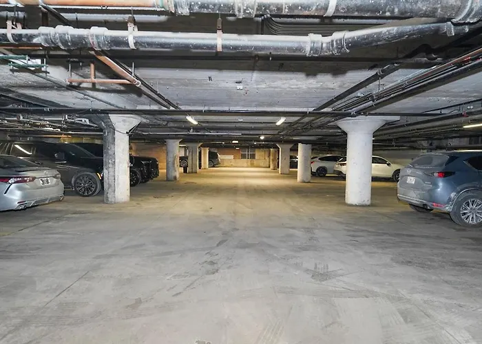 Spacious 2br On Michigan Ave With Private Patio, Optional Parking & Gym Near Mccormick Convention Center, Soldier Field And Grant Park *