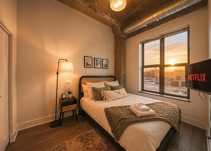 Spacious 2br On Michigan Ave With Private Patio, Optional Parking & Gym Near Mccormick Convention Center, Soldier Field And Grant Park * Chicago