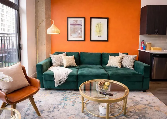 Spacious 2br On Michigan Ave With Private Patio, Optional Parking & Gym Near Mccormick Convention Center, Soldier Field And Grant Park *